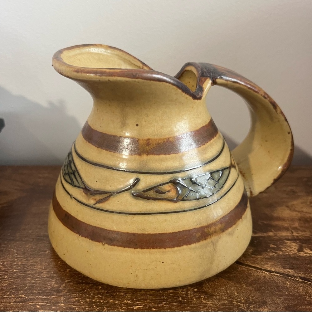 😁vintage Japanese fish stoneware creamer or gravy boat.